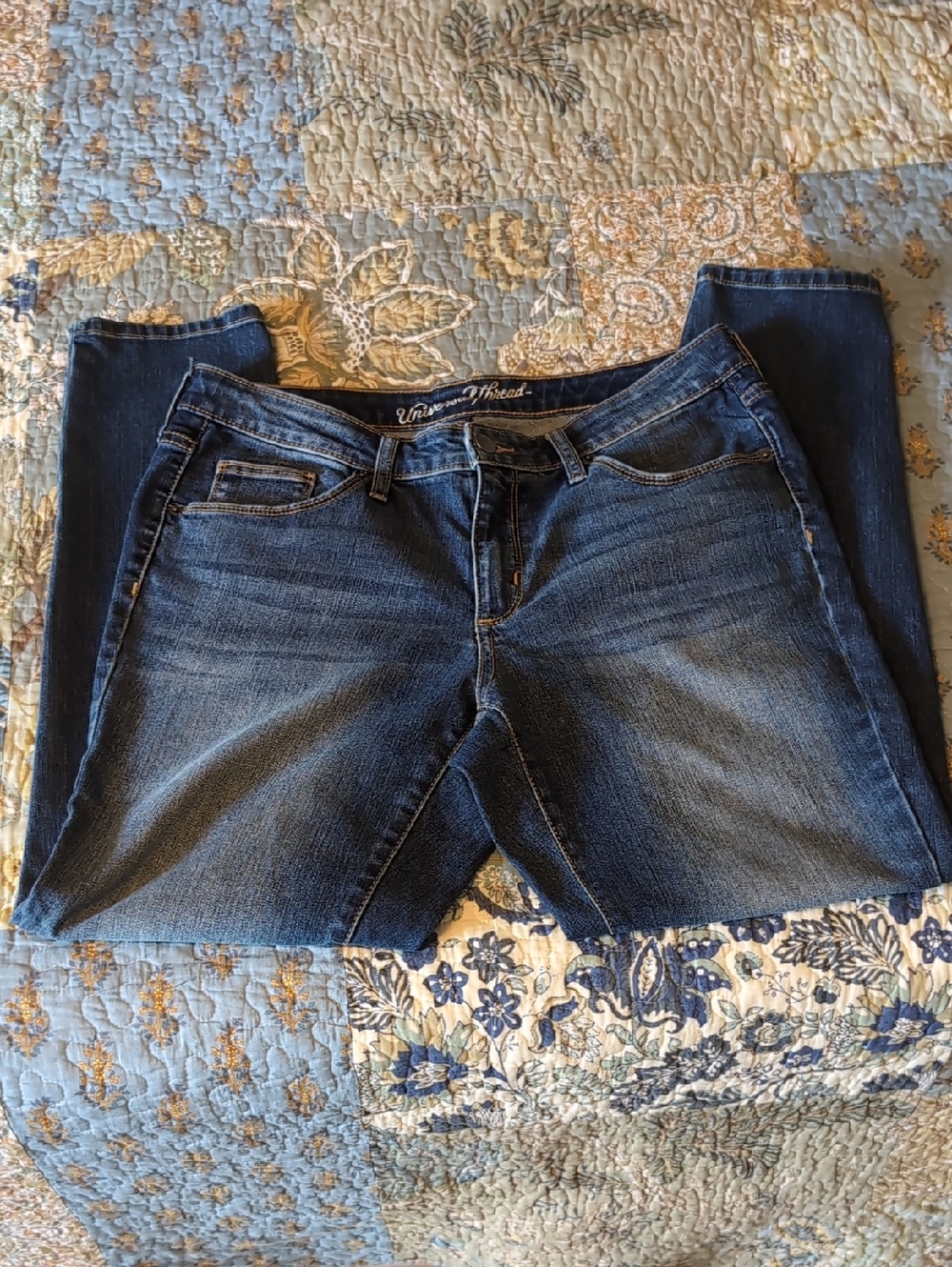 Universal Thread Mid Rise Skinny jeans Size 10/30S